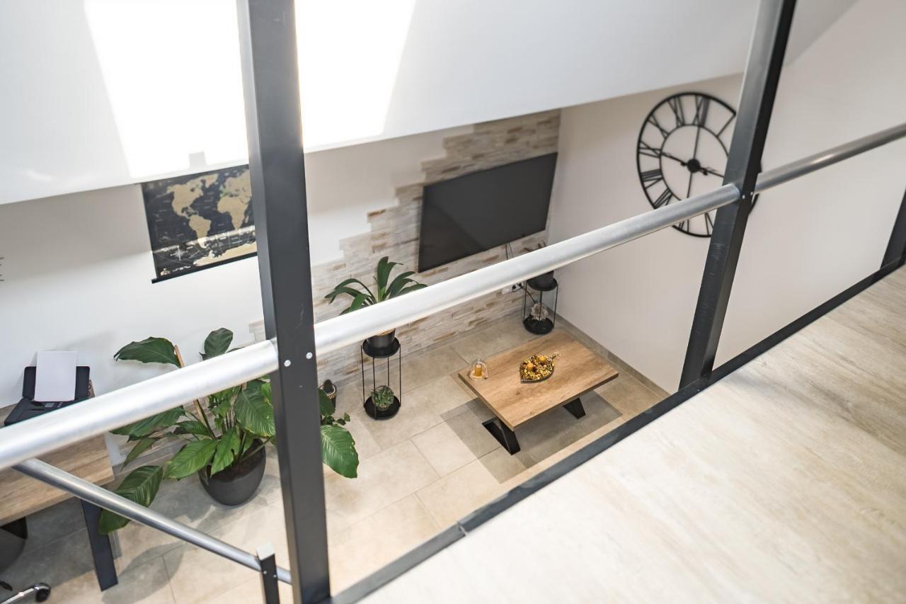 Loft Avec Jardin Et Parking Prive Apartment ทรัวส์ ภายนอก รูปภาพ